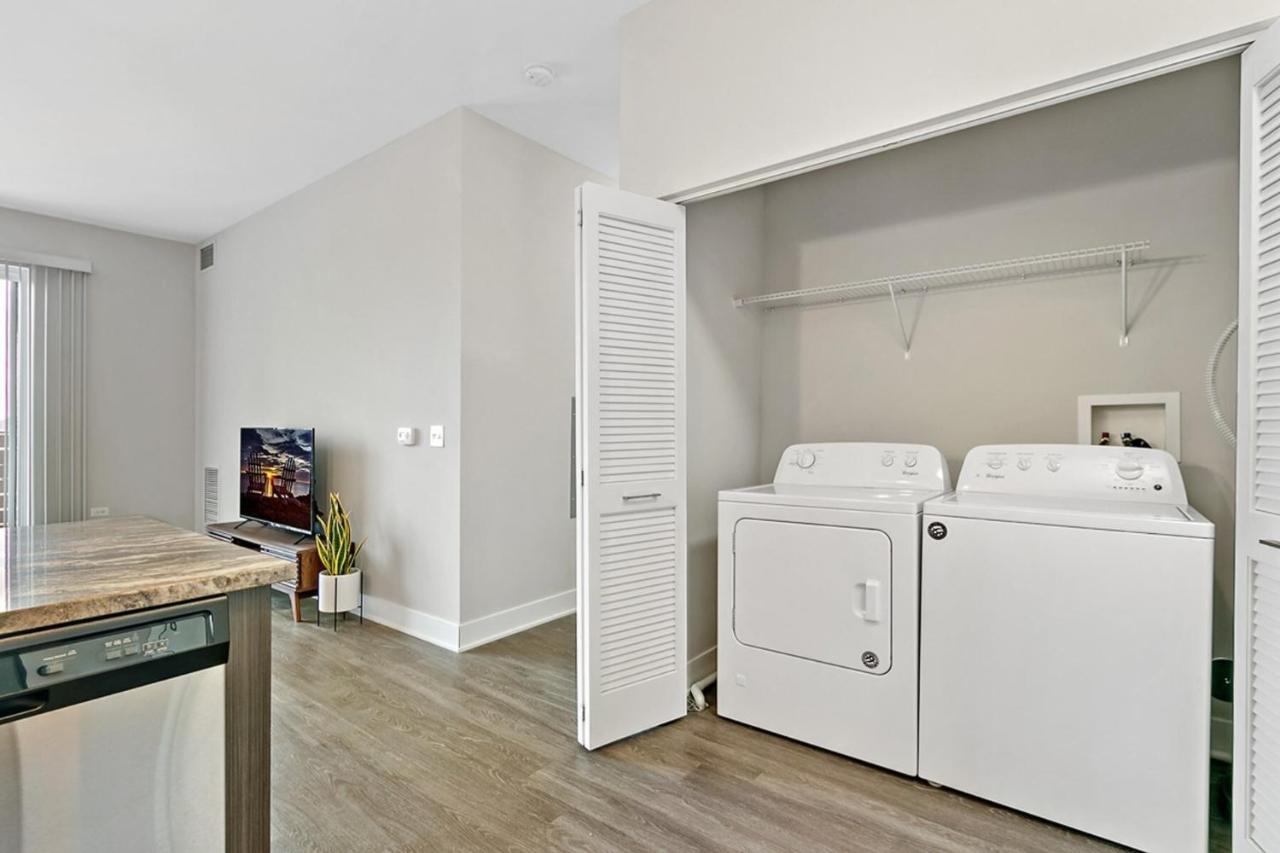 Bright & Comfortable Oakbrook 2Br Apt Free Parking - Ob 1 Apartment Oakbrook Terrace Ngoại thất bức ảnh